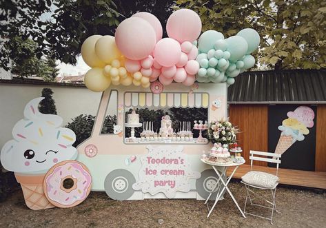 Ice Cream Truck Party Ideas, Ice Cream Party Centerpieces, Ice Cream Backdrop, Ice Cream Truck Birthday Party, Ice Cream Truck Party, Ice Cream Birthday Party Theme, Ice Cream Party Theme, Candy Theme Birthday Party, Donut Themed Birthday Party