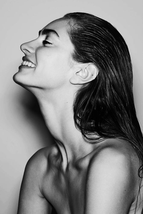 DIE, DIE MY DARLING! Collar Bone Hair, Marine Deleeuw, Photo Mannequin, Profile Photography, Smile Drawing, Face Profile, Hair Magazine, Photography Posing Guide, Digital Portrait Art