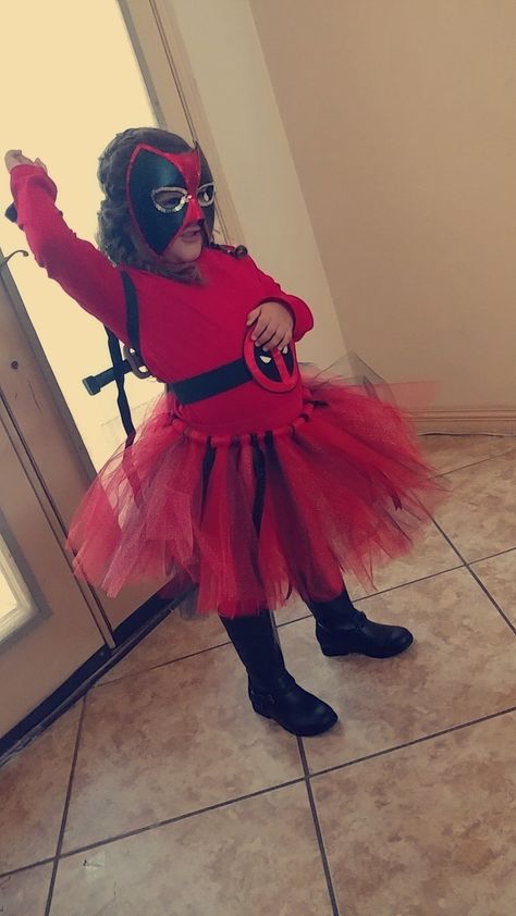 DIY deadpool girls costume Deadpool Wedding, Deadpool Halloween, Diy Halloween Masks, Deadpool Costume, Costume Diy, Halloween Masks, Diy Costumes, Diy Halloween, Girl Costumes