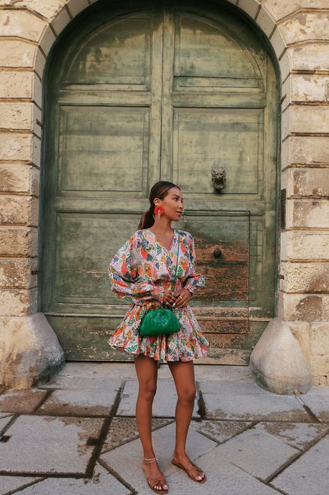 La Fashion Week Outfit Ideas, Gold Sandals Outfit Summer, Women’s Dresses, Spain Outfit Ideas Spring, Amalfi Theme, Portugal Fits, Brunch Outfit Ideas, Outfit Brunch, Spain Summer