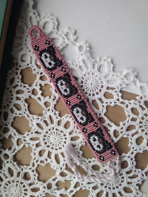 Alpha pattern #123654 | BraceletBook Sanrio Bracelet Pattern, Hello Kitty Friendship Bracelet Pattern, Sanrio Friendship Bracelet, Hello Kitty Bracelet Pattern, Bracelets Inspiration, Hello Kitty Characters, Bracelet Knots, Sanrio Kuromi, Bracelet Ideas