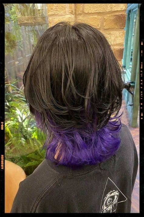 Purple Wolfcut Hair, Wolf Cut Purple Hair, Wolf Cut Peekaboo Hair, Wolf Cut Hair Dye, Peekaboo Wolfcut, Wolf Cut Hair Color Ideas, Colored Wolf Cut, Wolf Cut Hair Color, Wolf Cut Colored Hair