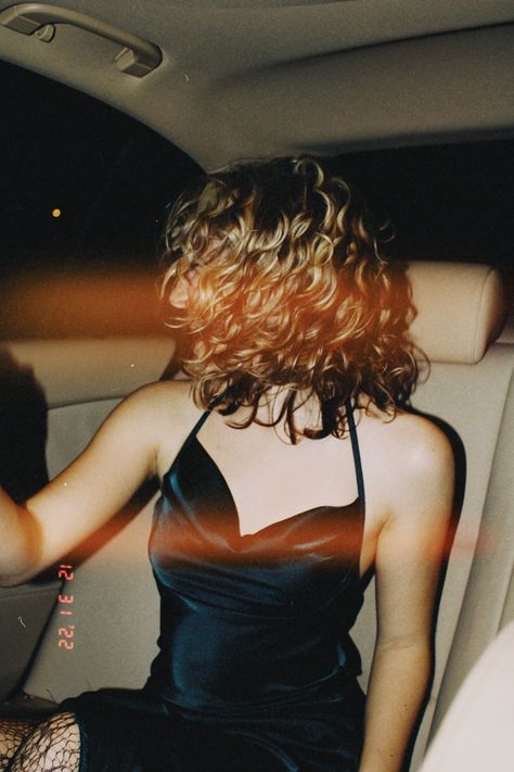 Woman In Car Aesthetic, Hot Car Photoshoot, Car Interior Photoshoot, Pictures With Cars Instagram, Inside The Car Photoshoot, Going Out Photoshoot, Photoshoot Inside Car, Car Flash Photoshoot, Prom Car Photoshoot