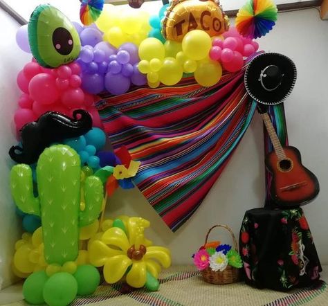 Fiesta Mexicana Ideas, Fiesta Gender Reveal Party, Donut Birthday Parties, Mexican Party Theme, Fiesta Theme, Twins Baby Shower, Fiesta Baby Shower, Photo Corners, Mexican Party