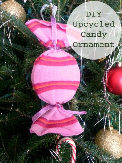 How to Make DIY Upcycled Candy Ornaments | Sarah's Cucina Bella | Quick and easy recipes from scratch Candy Decorations Diy, Diy Christmas Candy, Candy Christmas Tree, Easy Holidays Crafts, Holiday Crafts Diy, Candy Ornaments, Homemade Ornaments, Christmas Tree Decorations Diy, Recipes From Scratch