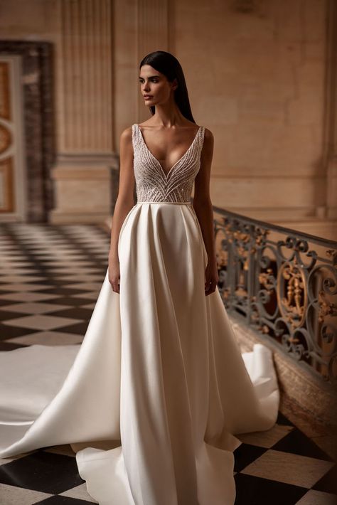 Wedding Gown With Pearls, Old Money Wedding Dress, Gown With Pearls, Simple Classy Wedding Dress, Old Money Wedding, Italian Bride, Milla Nova Wedding Dresses, Money Wedding, Boho Wedding Gowns