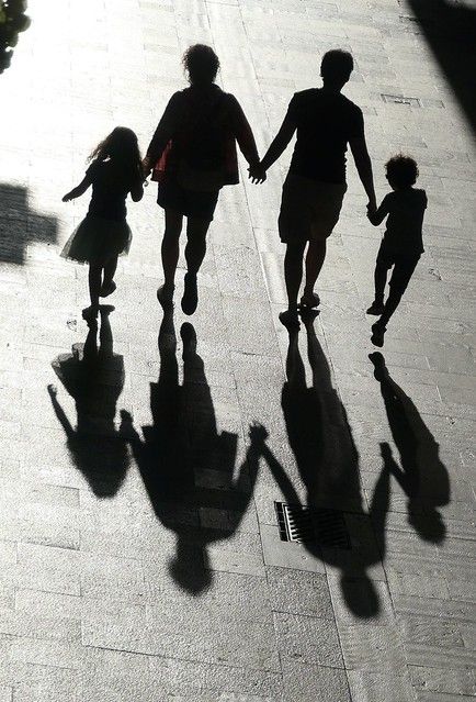 Family Shadow Picture, Family Walking, People Holding Hands, Shadow People, Silhouette People, Walking Down The Street, Shadow Pictures, Composition Photography, Wife And Kids