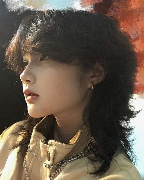 Jellyfish Mullet, Long Jellyfish Haircut, Super Layered Hair, Jellyfish Haircut Curly, Jellyfish Haircut, Shaggy Mullet, Tomboy Haircut, Short Grunge Hair, Mullet Haircut