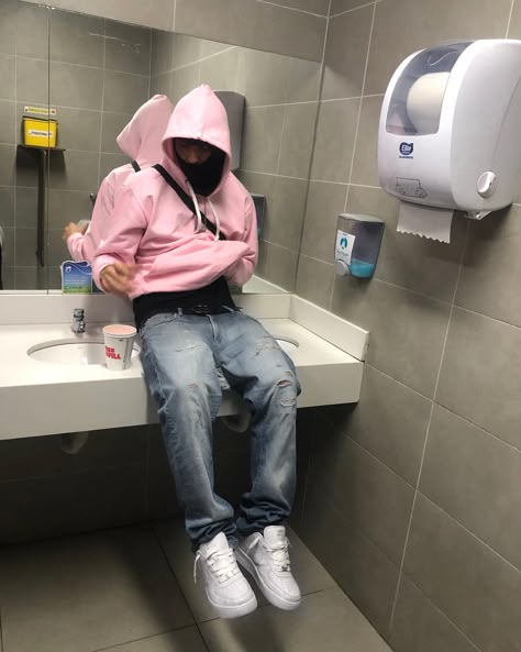 Pink Fits Men, Pink Polo Shirt Outfit Men, Pink Hoodie Outfit Men, Hoodie Aesthetic Boy, Grunge Men Outfits, Hoodie Outfit Men Streetwear, Pink Hoodie Outfit, Hoodie Outfit Aesthetic, Nike Hoodie Outfit