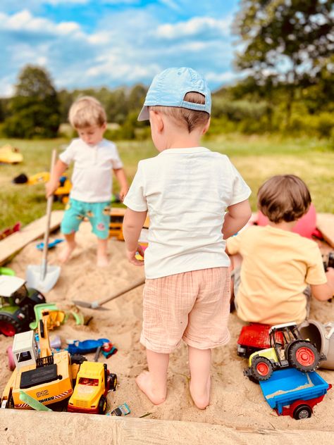 3 KIDS in the sandbox Children Playing, Sandbox, Art School, Kids Playing