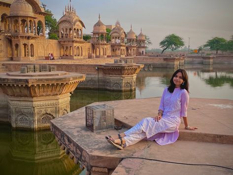 Mathura Vrindavan Outfit Ideas, Mathura Vrindavan Aesthetic, Mathura Aesthetic, Mathura Vrindavan Photography, Trip Poses, Boys Attitude Pics Hd, Mathura Vrindavan, Jaipur Travel, Travel Photoshoot