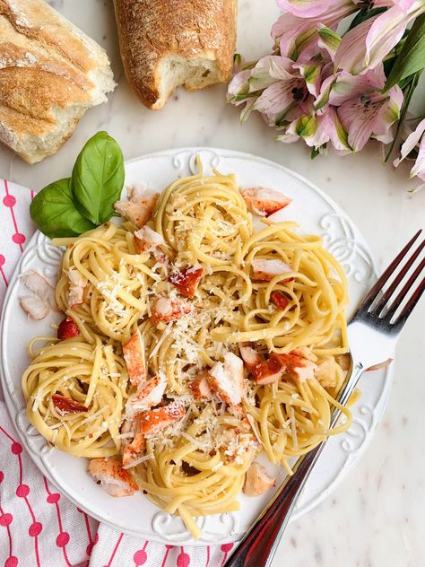 Crab Sauce Recipe, Lobster Butter, Lobster Spaghetti, Lobster Pasta, Lobster Dinner, How To Cook Lobster, Eggless Recipes, Lobster Recipes, Parmesan Pasta