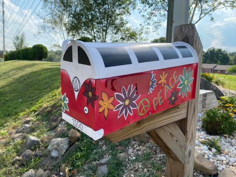 Mailbox Ideas Unique Paint, Mailbox Makeover Diy Paint, Funky Mailbox Ideas, Painted Mailbox Ideas Diy, Mailbox Painting Ideas, Nautical Mailbox, Hand Painted Mailboxes, Painted Mailbox, Mailbox Flowers