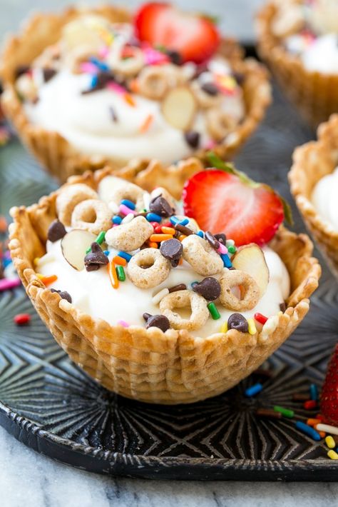 This recipe for breakfast sundaes is waffle cone cups layered with fresh fruit, Cheerios™ cereal and yogurt, then finished off with an array of fun toppings. A fun way to make breakfast special! #SummerOfCheerios #ad Sundae Kids, Sundae Recipes, Easy Breakfast Options, Waffle Bowl, Kids Breakfast, Baked Oatmeal Cups, Breakfast Specials, Birthday Breakfast, Waffle Cone