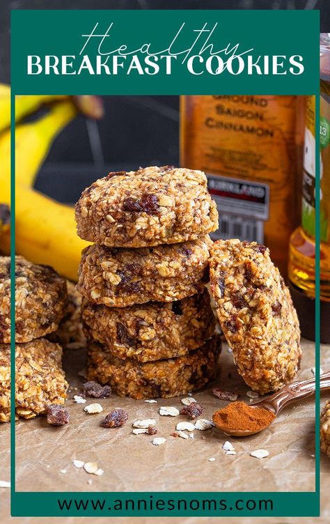 These Breakfast Cookies are a delicious start to the day. Bananas, dates, chia seeds and oats make these a healthy and balanced way to enjoy cookies for breakfast. #breakfastcookies #breakfast #cookies #vegan #veganbaking #healthybreakfast #healthyrecipes Date Breakfast, Cookies For Breakfast, Breakfast Cookies Healthy, Yummy Healthy Breakfast, Cookies Vegan, Holiday Cookie Recipes, Best Cookie Recipes, Breakfast Cookies, Healthy Cookies