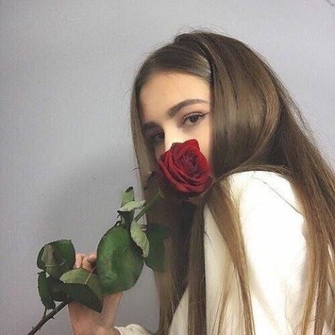 3,795 Likes, 50 Comments - @glihtters on Instagram: “comment a flower emoji” Dp Profile, Profile Photography, Girls Dps, Tumblr Pics, Photos Tumblr, Foto Poses, Foto Casual, Tumblr Photography, Instagram Girls