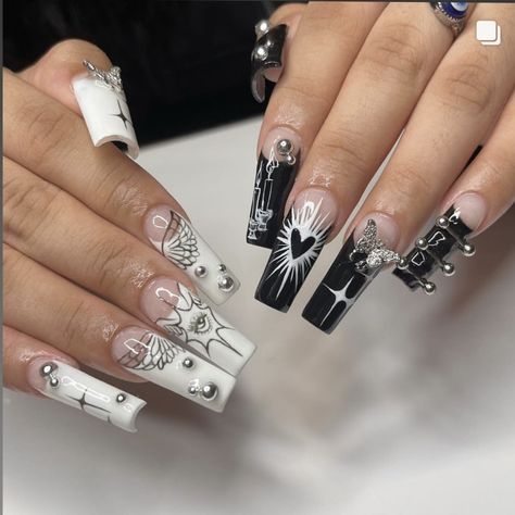 Simple Gothic Nails, Graffiti Nails, Punk Nails, Gothic Nails, Goth Nails, Grunge Nails, Dope Nail Designs, Fitting Room, Unique Acrylic Nails