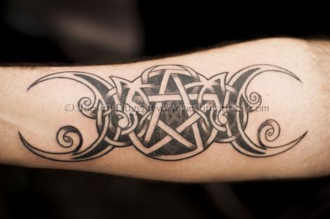 Wiccan Pictures, Triple Goddess Tattoo, Goddess Tattoos, Wicca Tattoo, Witchcraft Tattoos, Pagan Tattoo, Goddess Symbol, Wiccan Tattoos, Mandala Lotus