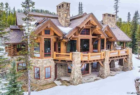 We've gathered 8 of the most stunning log cabin homes in America that boast spectacular views, exquisite floor plans and immaculate attention to detail. Houses In America, Log Cabin Ideas, Living Luxury, Log Cabin Kits, Stone And Wood, Log Cabin Homes, Timber House, Hus Inspiration, Log Home