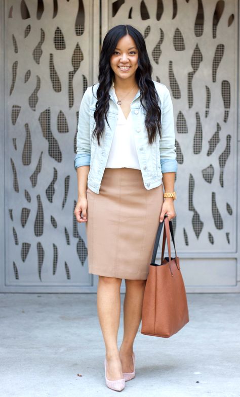 Tan Skirt Outfits, Denim Jacket Outfit Spring, Outfits Jean, Outfit Jean, Comfy Blouse, Denim Jacket Outfit, Spring Work Outfits, Tan Skirt, Business Casual Outfits For Women