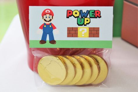 Mario Birthday Party Favor Ideas, Cat Mario Birthday Party, Mario Party Party Favors, Party Favors Mario Bros, Mario Bros Party Favor Ideas, Mario Party Favors Diy, Mario Party Favours, Mario Birthday Goodie Bags, Super Mario Party Favor Ideas