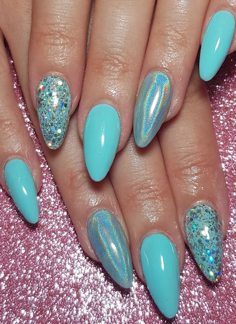 Aqua Green Nail Designs, Nail Art Designs Turquoise, Nail Teal Design, Teal Color Nails Turquoise, Mermaid Colour Nails, Hylogriphic Nails, Summer Nails Teal Aqua, Trendy Blue Nails Almond, Beach Nails With Glitter