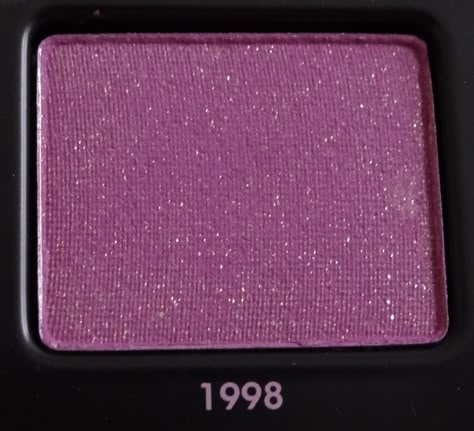 𝘱𝘢𝘷𝘭𝘹𝘷𝘦. （ 🔮 ） Eyeshadow Names, Diamond Is Unbreakable, Eyeshadow Pallets, Eyeshadow Palettes, Spotify Covers, 90s Aesthetic, Buffy The Vampire, Buffy The Vampire Slayer, Vampire Slayer