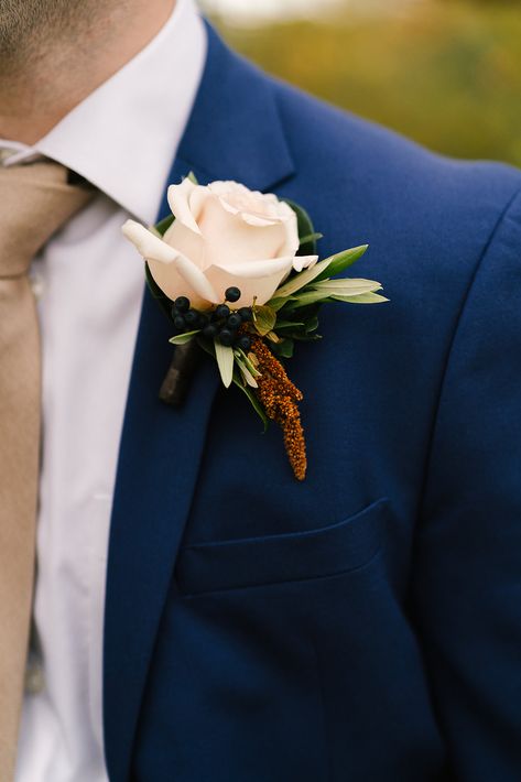 Groom Boutonniere Fall, Fall Boutineer Ideas, Lapel Boutonniere, Fall Groomsmen, Boutineer Wedding, Fall Groom, Fall Boutonnieres, Groom's Boutonniere, Wedding Wine Bottles