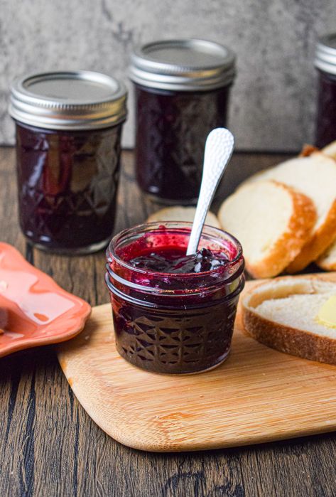 Blackberry Jam No Pectin, Blueberry Rhubarb Jam, Seedless Blackberry Jam, Blueberry Rhubarb, Blackberry Jam Recipes, Blackberry Recipes, Canning Jam, Rhubarb Jam, Blackberry Jam