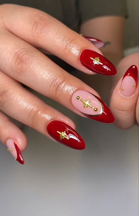 Red And Gold Almond Nails, Kali Uchis Nail Ideas, Kali Uchis Nails, Concert Nails, Holiday Fits, Gold Nail Art, Fall Gel Nails, Play Piano, Gel Nails Diy