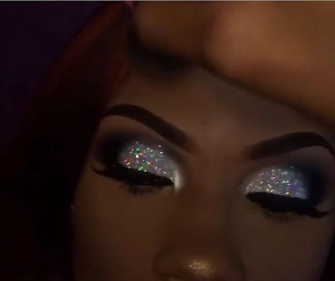 Silver Eyeshadow Looks, Silver Glitter Makeup, Black Makeup Looks, Silver Eye Makeup, Birthday Makeup Looks, Make Your Eyes Pop, Glitter Makeup Looks, Silver Makeup, Silver Eyeshadow