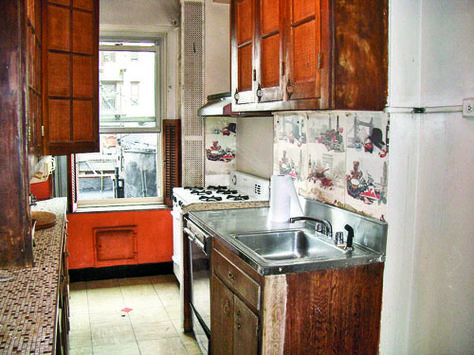 Cool tiled counter, also a very cool stainless steel counter and sink. The range also looks pretty nice. I'd do something else with the floor, maybe paint the cabinets. Cheap Small Kitchen, Kitchen Remodel Ideas Before And After, Small Kitchen Makeovers, Petite Kitchen, Small Galley Kitchen, Galley Kitchen Design, Small Kitchen Cabinets, Kitchen Makeovers, Galley Kitchens