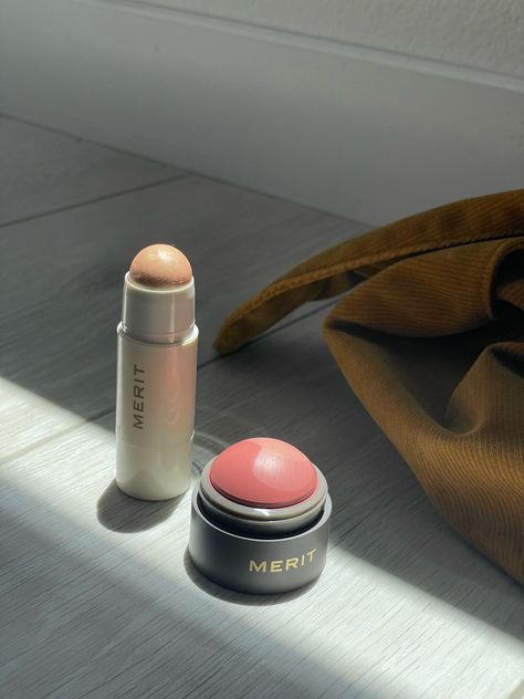 Merit Aesthetic, Aesthetic Highlighter Makeup, Blush Product Aesthetic, Merit Blush, Merit Makeup, Merit Beauty Concealer, Merit Stockholm Blush, Makeup Products Photography, Merit Blush Mood