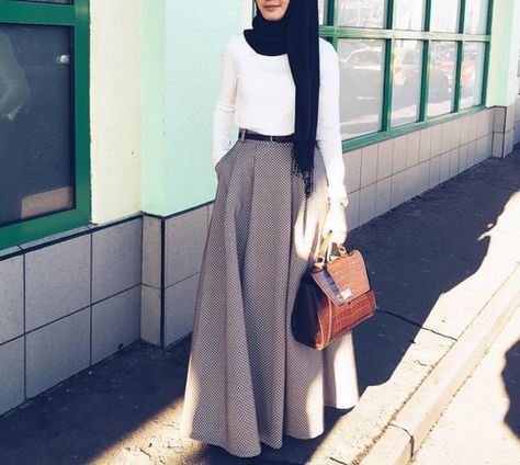 hijab and nice image                                                       … Rok Outfit, Muslimah Style, Stile Hijab, Muslim Style, Hijabi Style, Muslim Fashion Hijab, Muslim Outfits, Hijab Chic, Muslim Fashion Outfits