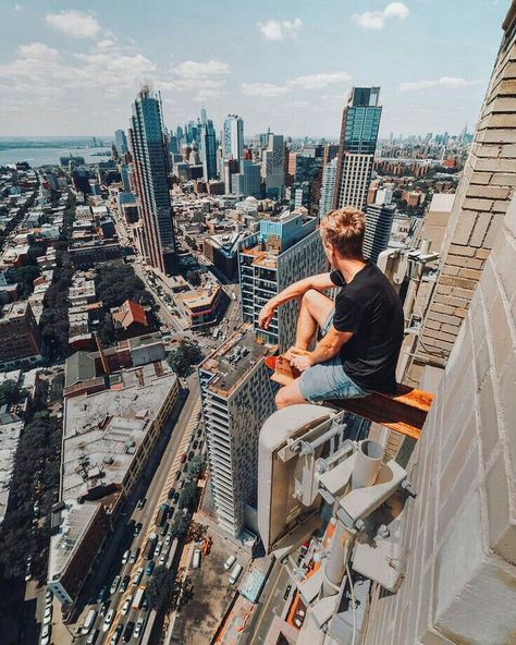 High Perspective Pose, Spiderman Au, Perspective Photos, Perspective Drawing Architecture, High Places, Perspective Drawing Lessons, Action Pose Reference, Urban Explorer, Perspective Photography