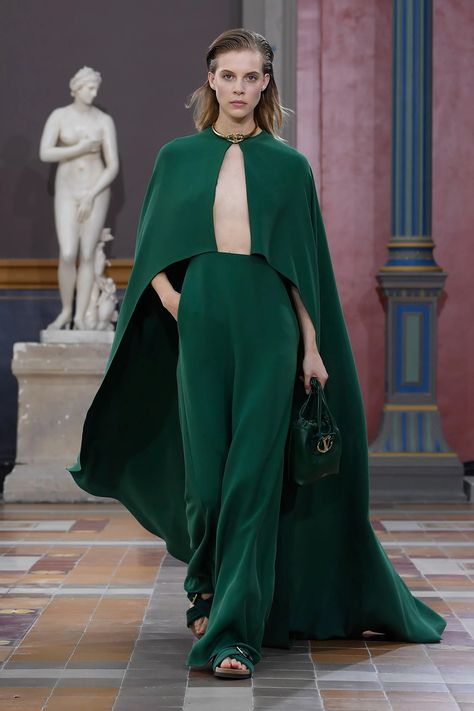 Valentino Spring 2024 Ready-to-Wear Fashion Show | Vogue Valentino 2024, Runway Collection, Spring 2024, Primavera Estate, Valentino Garavani, Paris Fashion, Runway Fashion, Paris Fashion Week, Fashion News