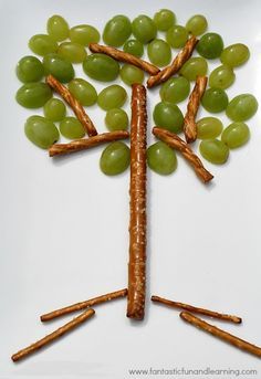 Tree Snack for Kids-Learn about the parts of a tree Snack Easy, Snack For Kids, Thankful Tree, Tree Theme, Tree Study, Preschool Snacks, The Giving Tree, Earth Day Crafts, Edible Crafts