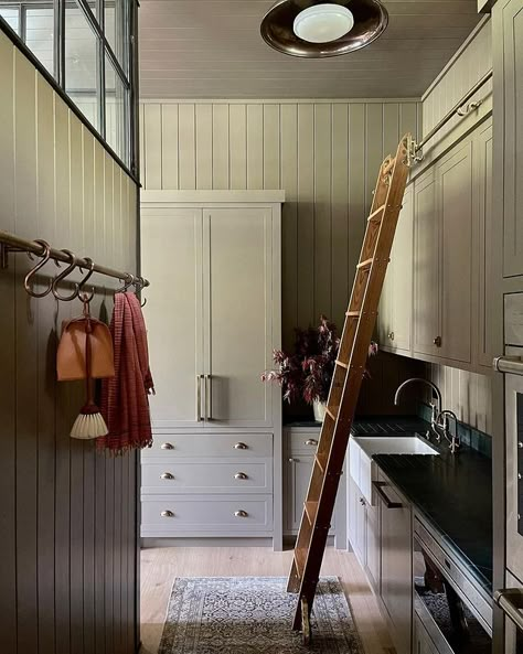 Amber Lewis (@amberinteriors) • Instagram photos and videos Pantry Inspiration, Custom Floor Plans, Amber Lewis, Butlers Pantry, Amber Interiors, Butler's Pantry, Custom Home Designs, Pantry Design, Mud Room