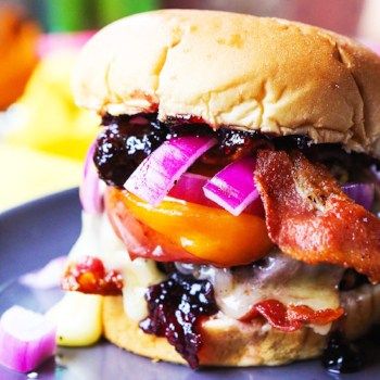 Sweet and Savory Grilled Peach Burger - Pip and Ebby Cherry Jam Recipe, Peach Blueberry Crisp, Peach Frozen Yogurt, Pip And Ebby, Cherry Jam Recipes, Grilled Kabob Recipes, Summer Bbq Recipes, Cheese Buns, How To Cook Burgers