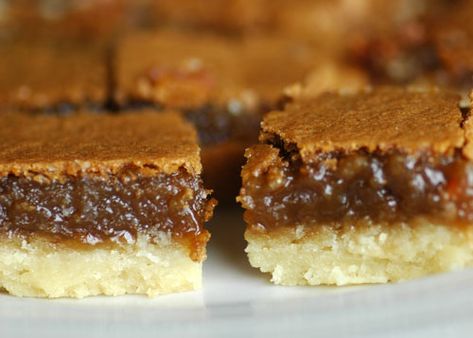 Check out this fabulous butter tart squares recipe that will have your shower (or wedding) guests begging for more! Butter Tart Squares, Butter Tart, Dessert Squares, Shortbread Bars, Square Recipes, Butter Tarts, Mini Cheesecakes, Köstliche Desserts, Sweets Treats