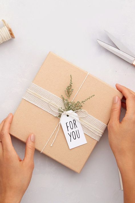 Shop the Best Gifts For Everyone on Your #NiceList Box Noel, Creative Gift Packaging, Pola Kotak, Gift Wrapping Techniques, Gift Wrapping Inspiration, Packaging Ideas Business, Gift Wrapping Ideas, Gifts Wrapping Diy, Handmade Packaging