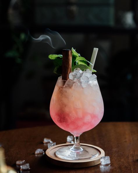 Guava Drink, Modern Cocktails, Craft Cocktail Recipe, Cocktail Photography, Tiki Cocktails, Tiki Drinks, Unique Cocktails, Boozy Drinks, Rum Cocktail