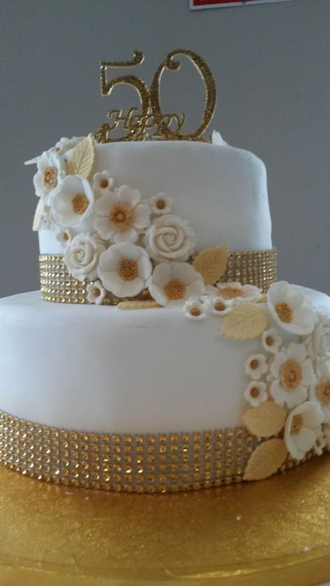 50th Anniversary Cakes Gold, 50 Wedding Anniversary Cake, 50th Anniversary Cake Ideas, 50th Birthday Cake For Mom, 50 Anniversary Cake, 50th Birthday Cake Images, Happy Wedding Anniversary Message, Golden Anniversary Cake, Golden Wedding Cake