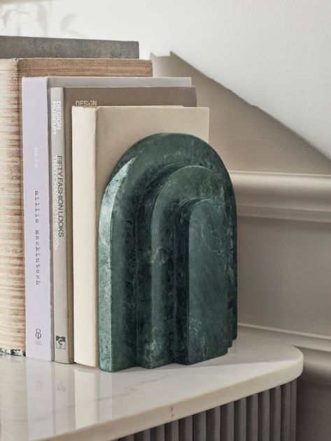 Transitional design inspired by Nancy Meyers films, but make it fall! Easily switch out small decor items in your home with some moody but interesting pieces to set a new cozy vibe. These book ends are perfct for the cozy night with your books #nancymeyersaesthetic #transitionaldesign #homedecor Aesthetic Bookends, Slytherin Inspired Bedroom, Nancy Meyers Aesthetic, Aesthetic Fall Decor, Small House Architecture, Marble Bookends, Marble Accessories, Beautiful Library, Vintage Bookends