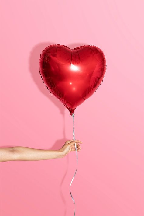 Heart shaped balloon on a pink background | premium image by rawpixel.com / Teddy Rawpixel Latin Writing, Balloon Arch Ideas, Black And White Balloons, Images For Valentines Day, Balloons Photography, Valentine Photo Shoot, Floating Balloons, Valentines Balloons, Large Balloons