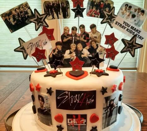 Stray Kids Cake, Kid Desserts, Pretty Birthday Cakes, Cute Birthday Cakes, Birthday Cake Kids, Kids Icon, Crazy Kids, Cute Cakes, Kids Cake