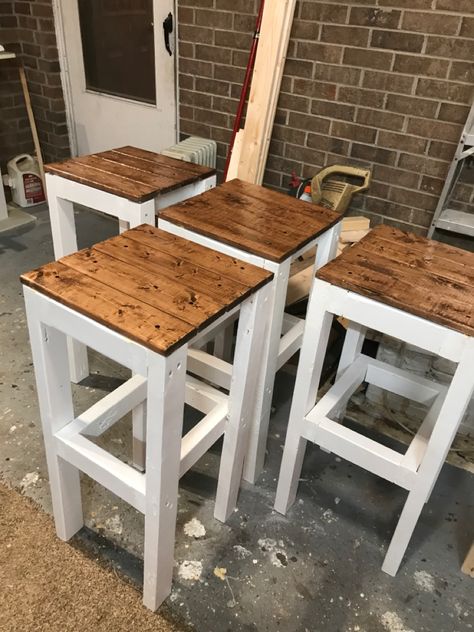 Diy Kitchen Cart, Pallet Garden Walls, Bar Chairs Diy, Cedar Wood Projects, Outdoor Restaurant Patio, Diy Bar Stools, Special Walnut Stain, Pallet Projects Furniture, Bed Frame Design