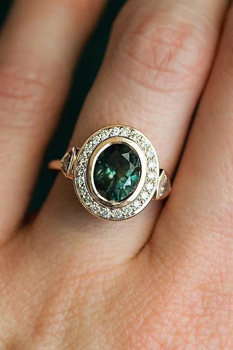 Must Know: 5 Engagement Ring Trends for 2019 | Wedding Forward Engagement Ring Trends, Ring Redesign, Bijoux Art Deco, Ruby Rings, Trending Engagement Rings, Daisy Ring, Emerald Wedding, Ring Trends, Engagement Ring Rose Gold