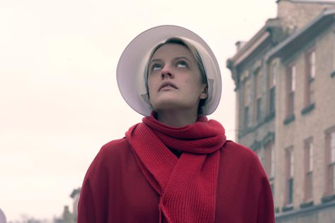 Hulu The Handmaid's Tale Aesthetic, June Osborne, Handmaids Tale Costume, Handmade Tale, Handmaids Tale, Elizabeth Moss, Joseph Fiennes, Led Costume, Nurse Jackie