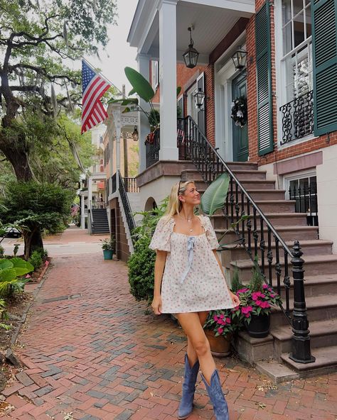 📍savannah ga Savannah Georgia Outfit Summer, Savannah Georgia Outfit, Savannah Outfits, Coastal Granddaughter, Savannah Georgia, Savannah Ga, Outfit Summer, Savannah, Savannah Chat